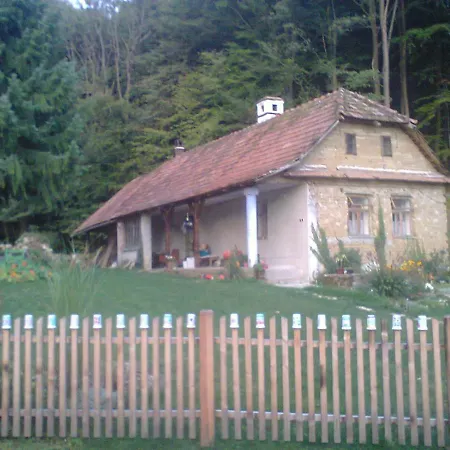 Tradicna Kopaniciarska Chalupa Na Samote U Lesa *